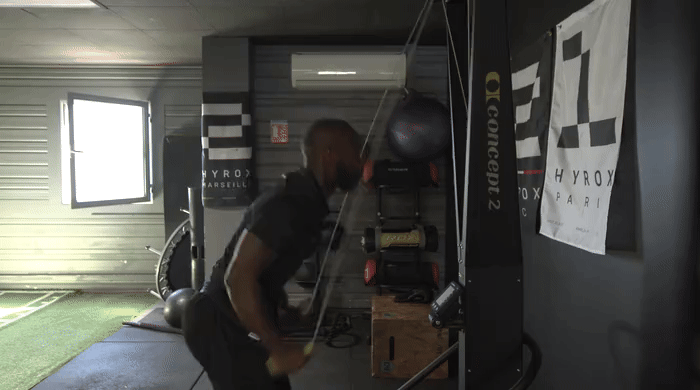 Démonstration SkiErg par un coach EvolveGym Fréjus